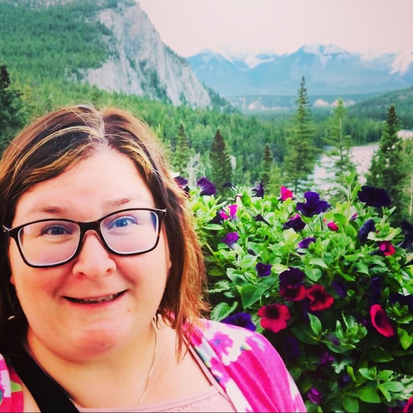 Meet your Posher, April - Picture 2 of 2